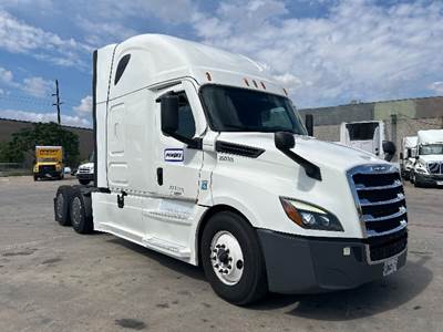 Freightliner T12664ST Sleeper Semi Truck - 72" Integral Sleeper, 455HP, 12 Speed Automatic