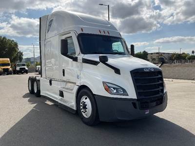 Freightliner Cascadia 126 Sleeper Semi Truck - 72" Integral Sleeper, 455HP, 12 Speed Automatic