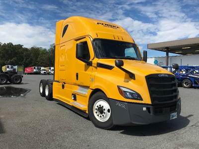 Freightliner Cascadia 126 Sleeper Semi Truck - 72" Integral Sleeper, 455HP, 12 Speed Automatic