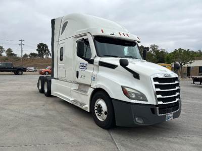 Freightliner Cascadia 126 Sleeper Semi Truck - 72" Integral Sleeper, 475HP, 12 Speed Automatic