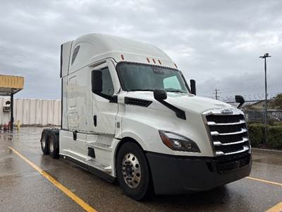 Freightliner Cascadia 126 Sleeper Semi Truck - 72" Integral Sleeper, 455HP, 12 Speed Automatic