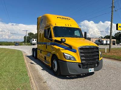 Freightliner Cascadia 126 Sleeper Semi Truck - 72" Integral Sleeper, 455HP, 12 Speed Automatic