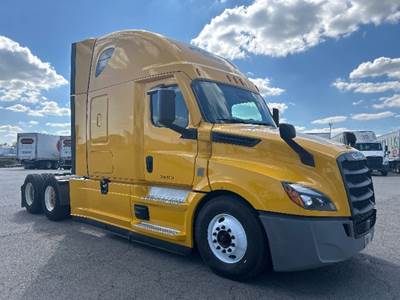 Freightliner Cascadia 126 Sleeper Semi Truck - 72" Integral Sleeper, 455HP, 12 Speed Automatic