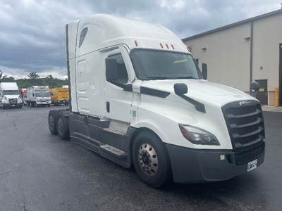 Freightliner Cascadia 126 Sleeper Semi Truck - 72" Integral Sleeper, 455HP, 12 Speed Automatic