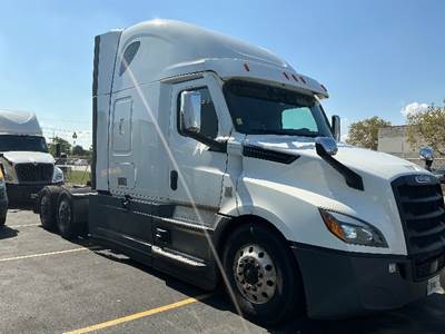 Freightliner Cascadia 126 Sleeper Semi Truck - 72" Integral Sleeper, 455HP, 12 Speed Automatic