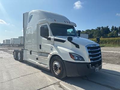 Freightliner Cascadia 126 Sleeper Semi Truck - 72" Integral Sleeper, Cummins 450HP, 13 Speed Automatic