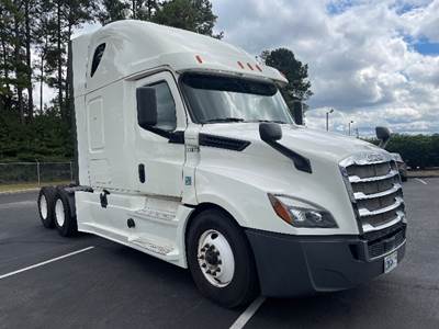 Freightliner Cascadia 126 Sleeper Semi Truck - 72" Integral Sleeper, Cummins 450HP, 13 Speed Automatic