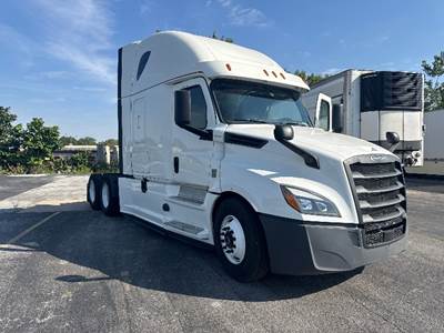 Freightliner Cascadia 126 Sleeper Semi Truck - 72" Integral Sleeper, Cummins 450HP, 13 Speed Automatic