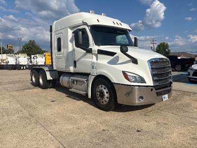 Freightliner Cascadia 126 Sleeper Semi Truck - 60" Integral Sleeper, 455HP, 12 Speed Automatic