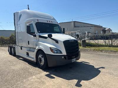 Freightliner Cascadia 126 Sleeper Semi Truck - 72" Integral Sleeper, 455HP, 12 Speed Automatic
