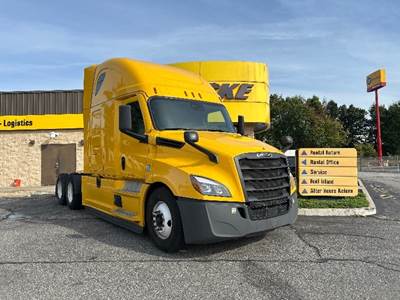 Freightliner Cascadia 126 Sleeper Semi Truck - 72" Integral Sleeper, 455HP, 12 Speed Automatic
