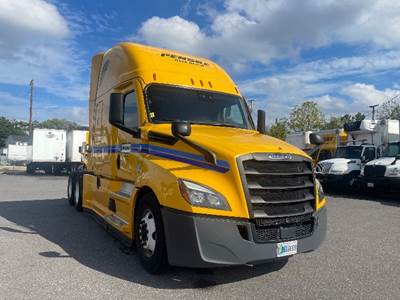 Freightliner Cascadia 126 Sleeper Semi Truck - 72" Integral Sleeper, 455HP, 12 Speed Automatic