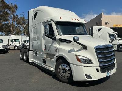 Freightliner Cascadia 126 Sleeper Semi Truck - 72" Integral Sleeper, 455HP, 12 Speed Automatic