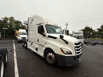 Freightliner Cascadia 126 Sleeper Semi Truck - 72" Integral Sleeper, 455HP, 12 Speed Automatic