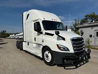 Freightliner Cascadia 126 Sleeper Semi Truck - 72" Integral Sleeper, 455HP, 12 Speed Automatic