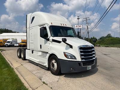 Freightliner Cascadia 126 Sleeper Semi Truck - 72" Integral Sleeper, 455HP, 12 Speed Automatic