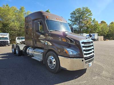Freightliner Cascadia 126 Sleeper Semi Truck - 60" Integral Sleeper, 455HP, 13 Speed Manual
