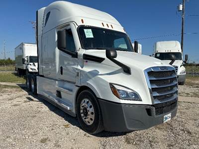 Freightliner Cascadia 126 Sleeper Semi Truck - 72" Integral Sleeper, 400HP, 12 Speed Automatic