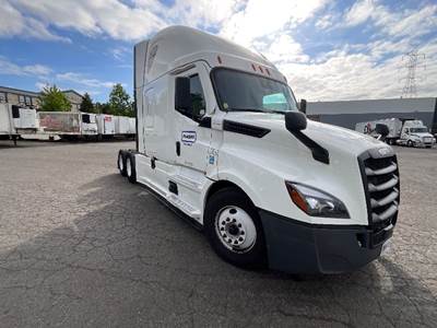 Freightliner Cascadia 126 Sleeper Semi Truck - 72" Integral Sleeper, 455HP, 12 Speed Automatic