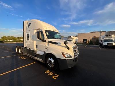 Freightliner Cascadia 126 Sleeper Semi Truck - 72" Integral Sleeper, 455HP, 12 Speed Automatic