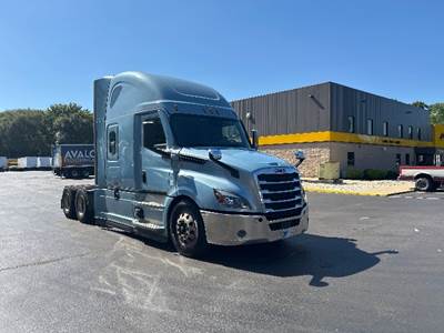 Freightliner Cascadia 126 Sleeper Semi Truck - 72" Integral Sleeper, 455HP, 12 Speed Automatic