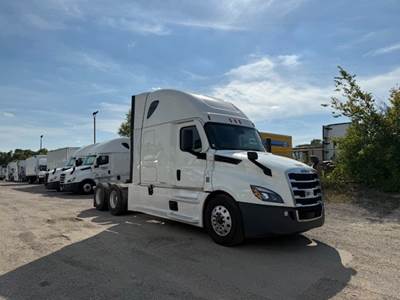 Freightliner Cascadia 126 Sleeper Semi Truck - 72" Integral Sleeper, 455HP, 12 Speed Automatic
