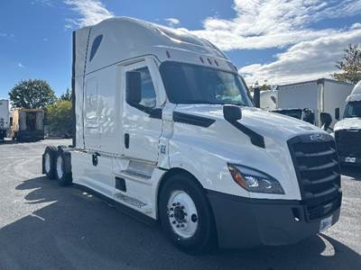 Freightliner Cascadia 126 Sleeper Semi Truck - 72" Integral Sleeper, 455HP, 12 Speed Automatic