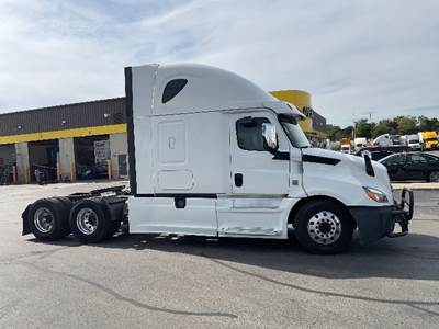 Freightliner Cascadia 126 Sleeper Semi Truck - 72" Integral Sleeper, 455HP, 10 Speed Manual