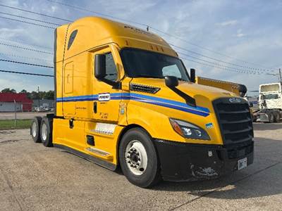 Freightliner Cascadia 126 Sleeper Semi Truck - 72" Integral Sleeper, 455HP, 12 Speed Automatic