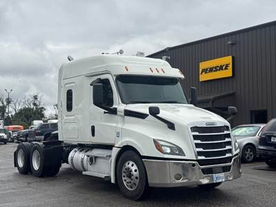 Freightliner Cascadia 126 Sleeper Semi Truck - 60" Integral Sleeper, 455HP, 12 Speed Automatic