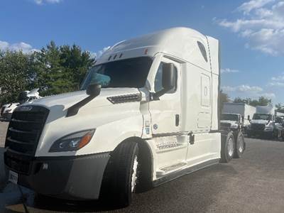 Freightliner Cascadia 126 Sleeper Semi Truck - 72" Integral Sleeper, 455HP, 12 Speed Automatic