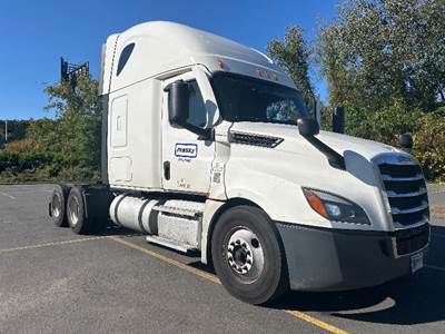 Freightliner Cascadia 126 Sleeper Semi Truck - 72" Integral Sleeper, 455HP, 12 Speed Automatic