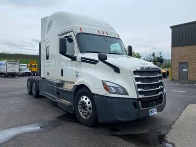 Freightliner Cascadia 126 Sleeper Semi Truck - 72" Integral Sleeper, 455HP, 12 Speed Automatic