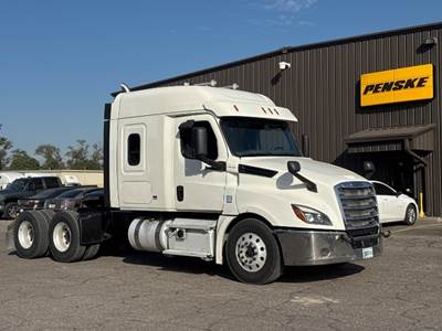 Freightliner Cascadia 126 Sleeper Semi Truck - 60" Integral Sleeper, 455HP, 12 Speed Automatic