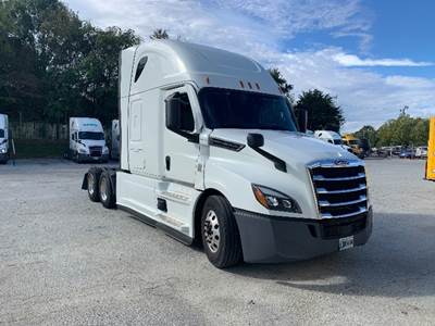 Freightliner Cascadia 126 Sleeper Semi Truck - 72" Integral Sleeper, 400HP, 12 Speed Automatic