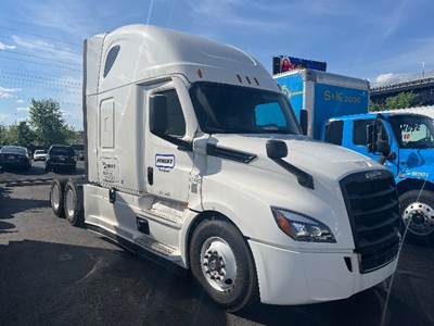 Freightliner Cascadia 126 Sleeper Semi Truck - 72" Integral Sleeper, 455HP, 12 Speed Automatic