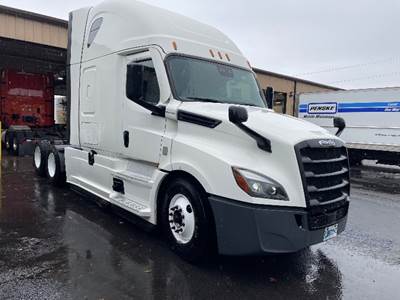 Freightliner Cascadia 126 Sleeper Semi Truck - 72" Integral Sleeper, 455HP, 12 Speed Automatic