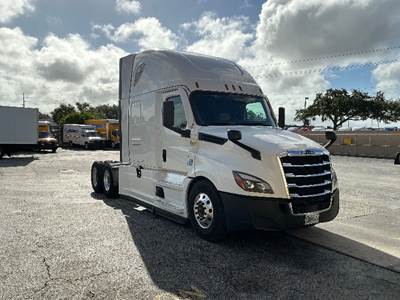 Freightliner Cascadia 126 Sleeper Semi Truck - 72" Integral Sleeper, 455HP, 12 Speed Automatic