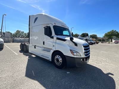 Freightliner Cascadia 126 Sleeper Semi Truck - 72" Integral Sleeper, 455HP, 12 Speed Automatic