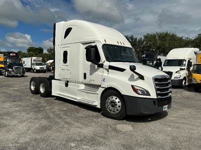 Freightliner Cascadia 126 Sleeper Semi Truck - 72" Integral Sleeper, 475HP, 12 Speed Automatic