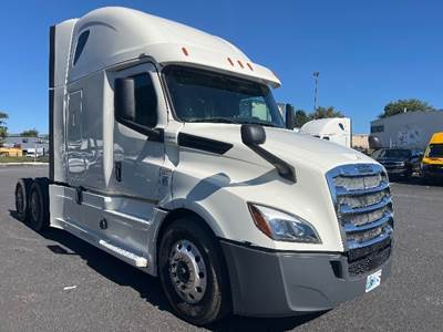 Freightliner Cascadia 126 Sleeper Semi Truck - 72" Integral Sleeper, 455HP, 12 Speed Automatic