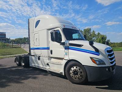 Freightliner Cascadia 126 Sleeper Semi Truck - 72" Integral Sleeper, 400HP, 12 Speed Automatic