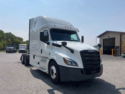 Freightliner Cascadia 126 Sleeper Semi Truck - 72" Integral Sleeper, Cummins 450HP, 13 Speed Automatic