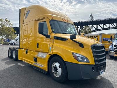 Freightliner Cascadia 126 Sleeper Semi Truck - 72" Integral Sleeper, 455HP, 12 Speed Automatic