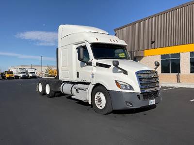 Freightliner Cascadia 126 Sleeper Semi Truck - 60" Integral Sleeper, 455HP, 10 Speed Manual