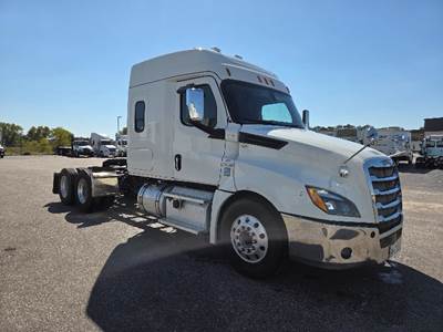 Freightliner Cascadia 126 Sleeper Semi Truck - 60" Integral Sleeper, 455HP, 10 Speed Manual