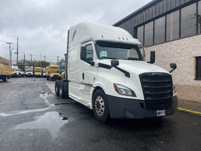 Freightliner Cascadia 126 Sleeper Semi Truck - 72" Integral Sleeper, 475HP, 12 Speed Automatic