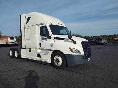 Freightliner T12664ST Sleeper Semi Truck - 72" Integral Sleeper, 455HP, 12 Speed Automatic