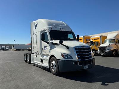 Freightliner Cascadia 126 Sleeper Semi Truck - 72" Integral Sleeper, 455HP, 12 Speed Automatic