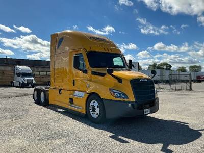 Freightliner Cascadia 126 Sleeper Semi Truck - 72" Integral Sleeper, 455HP, 12 Speed Automatic